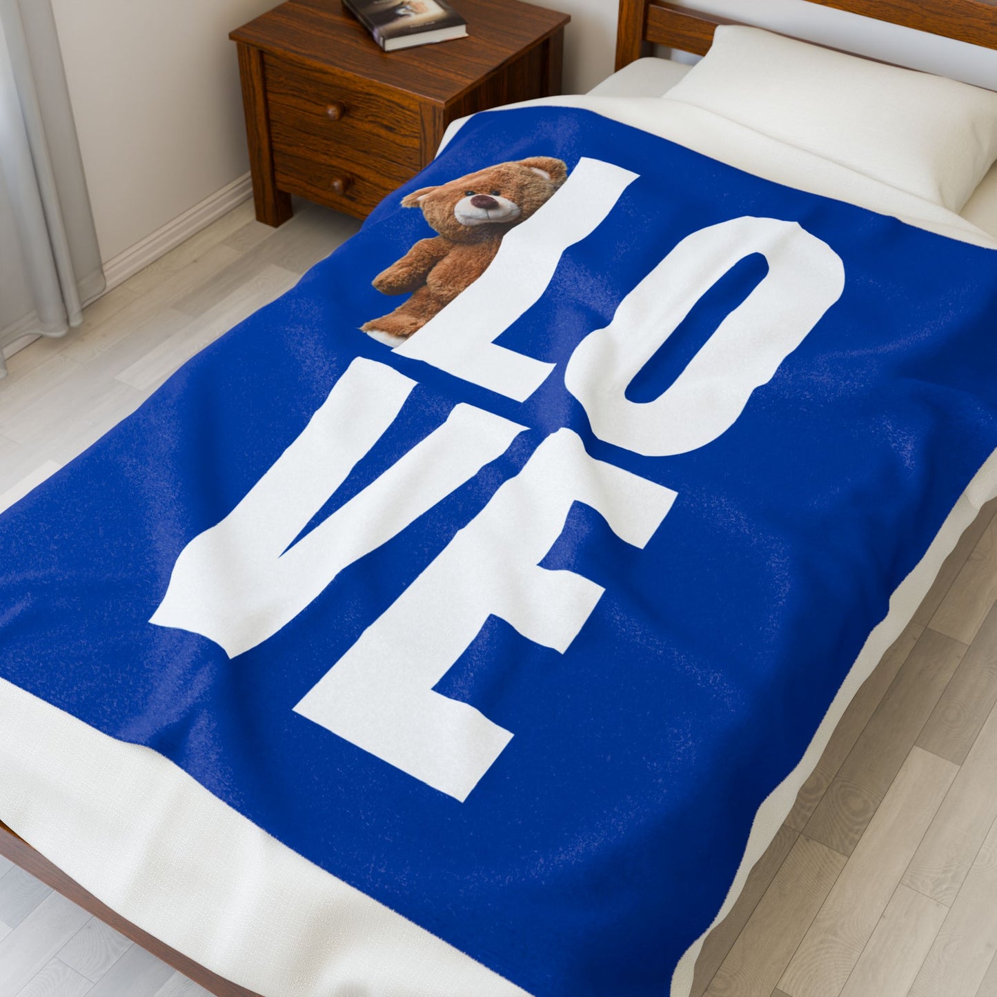 Cozy Velveteen Plush Blanket with 'LOVE' Design - Perfect Gift for Valentines, Birthdays, and Cozy Nights